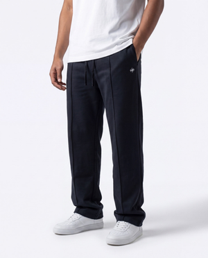 Baggy trouser in dark charcoal black by Elzari