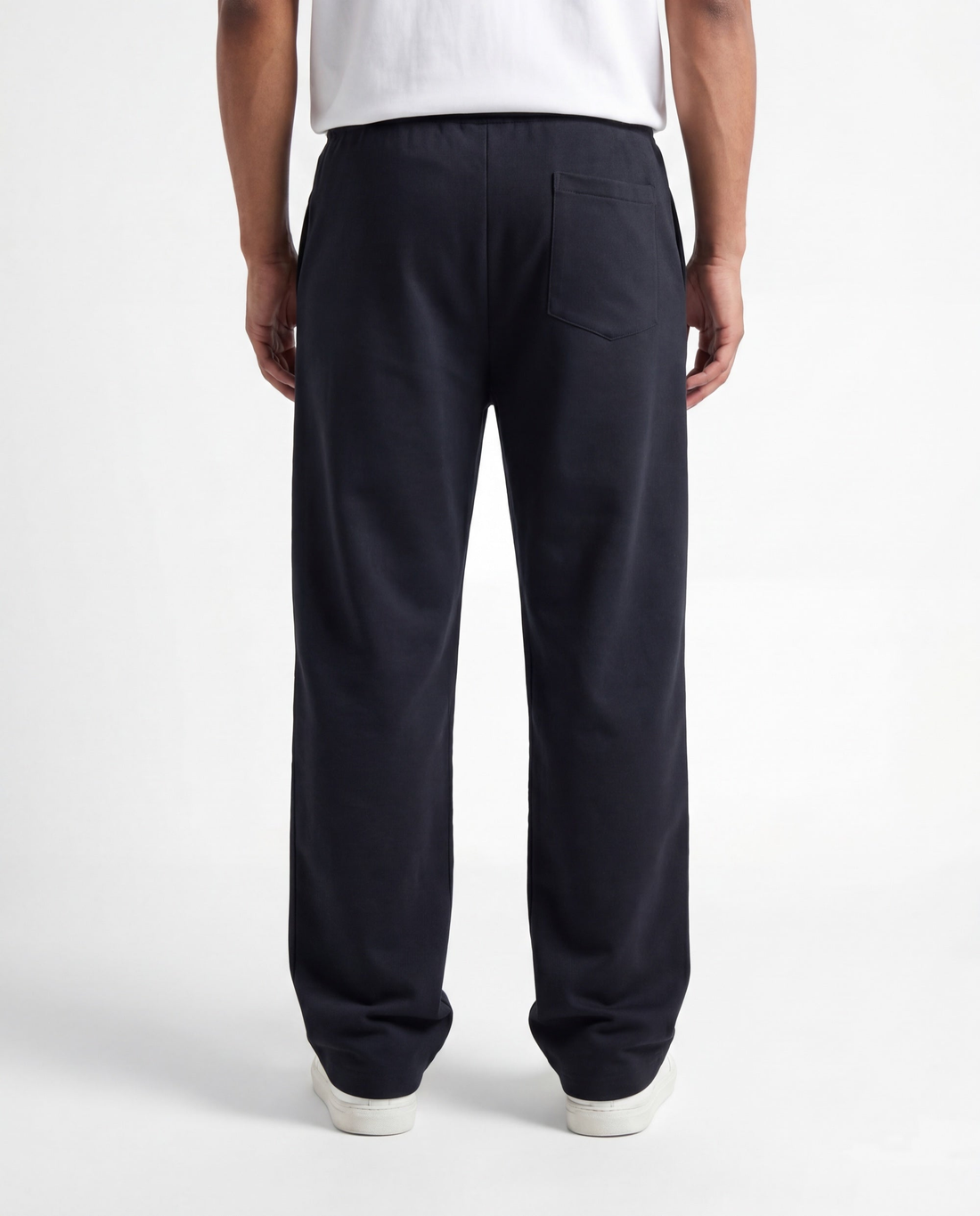 Baggy trouser in dark charcoal black by Elzari